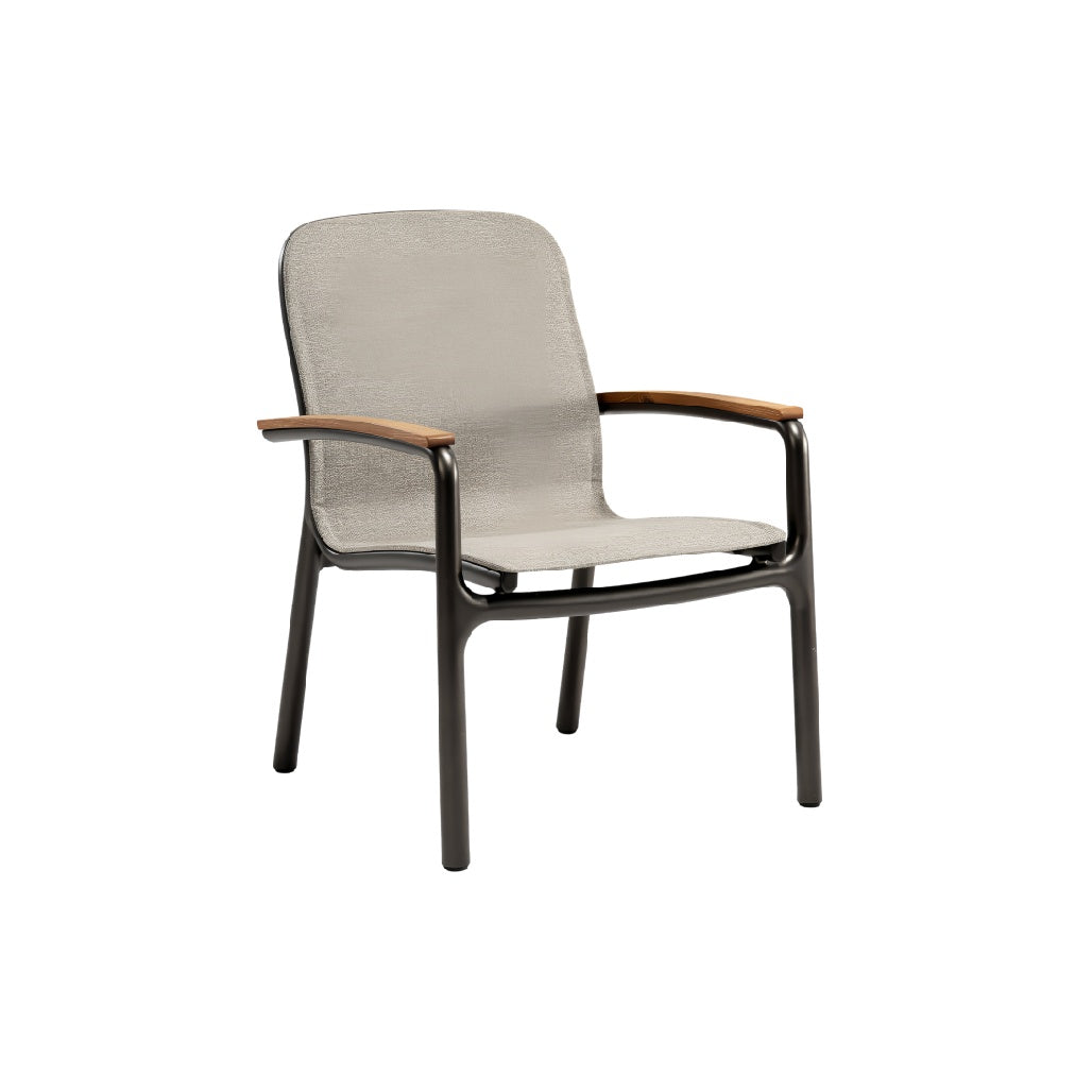 **Moderne zithoekstoel met houten armleuningen**